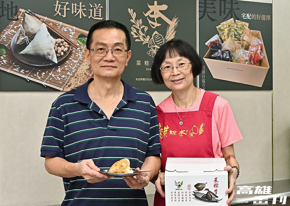 菜粽李粽店第三代李文盛及高紫桂夫妻倆,攜手讓76年老店繼續薪火相傳。(攝影/Carter) 菜粽李粽店第三代李文盛及高紫桂夫妻倆,攜手讓76年老店繼續薪火相傳。(攝影/Carter)