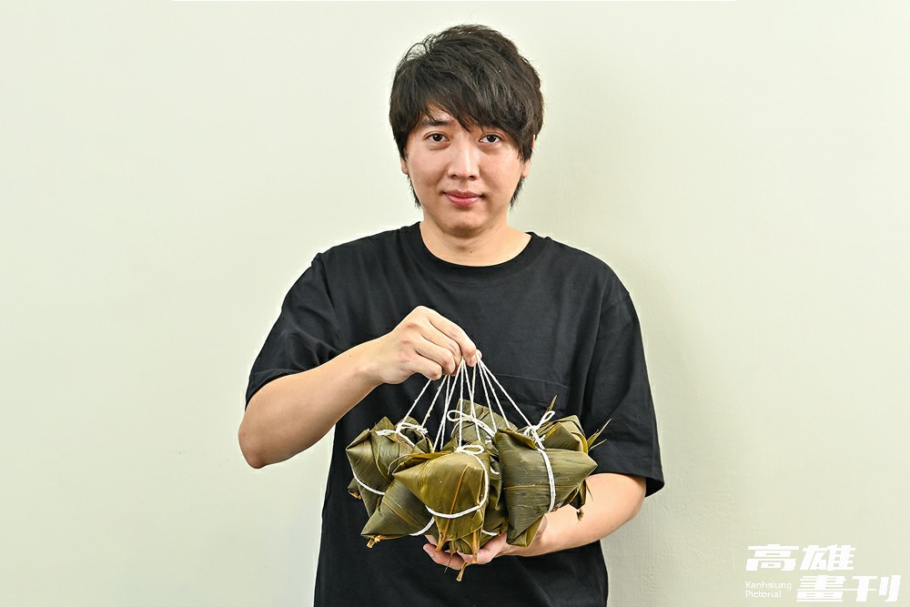 龐家肉粽第三代龐碩沅堅持古法,將龐家金門肉粽60年飄香滋味傳承下去。(攝影/Carter) 龐家肉粽第三代龐碩沅堅持古法,將龐家金門肉粽60年飄香滋味傳承下去。(攝影/Carter)