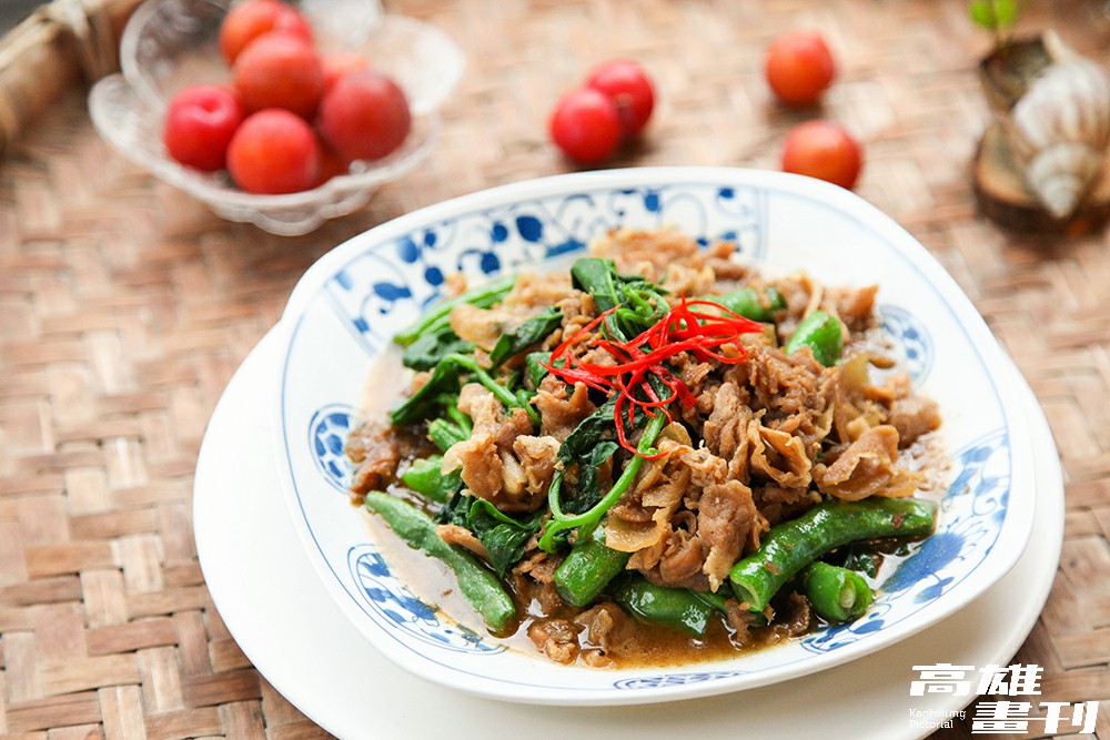 山豬肉炒蔬菜為配合季節食材的變化料理。主廚使用薄片帶皮山豬肉和醜豆搭配,打造爽脆口感。(攝影/Naru) 山豬肉炒蔬菜為配合季節食材的變化料理。主廚使用薄片帶皮山豬肉和醜豆搭配,打造爽脆口感。(攝影/Naru)