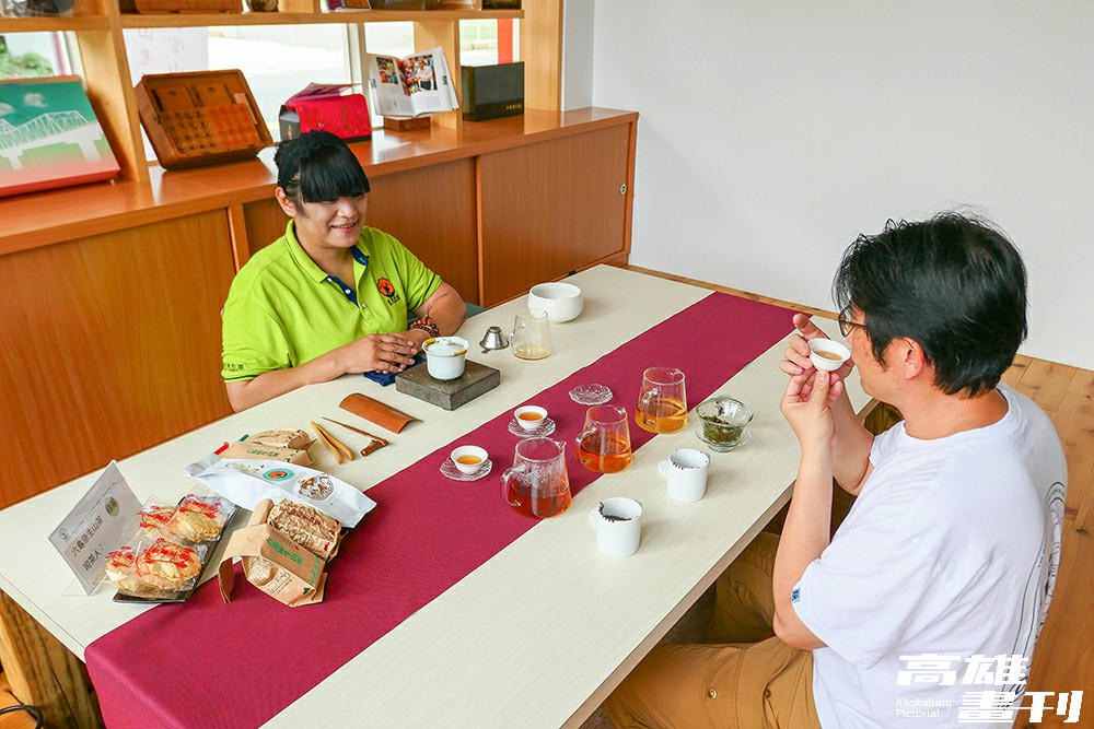 山茶故事館內設置茶席,事先預約茶席體驗,可在現場品嘗3種山茶。(攝影/Naru) 山茶故事館內設置茶席,事先預約茶席體驗,可在現場品嘗3種山茶。(攝影/Naru)