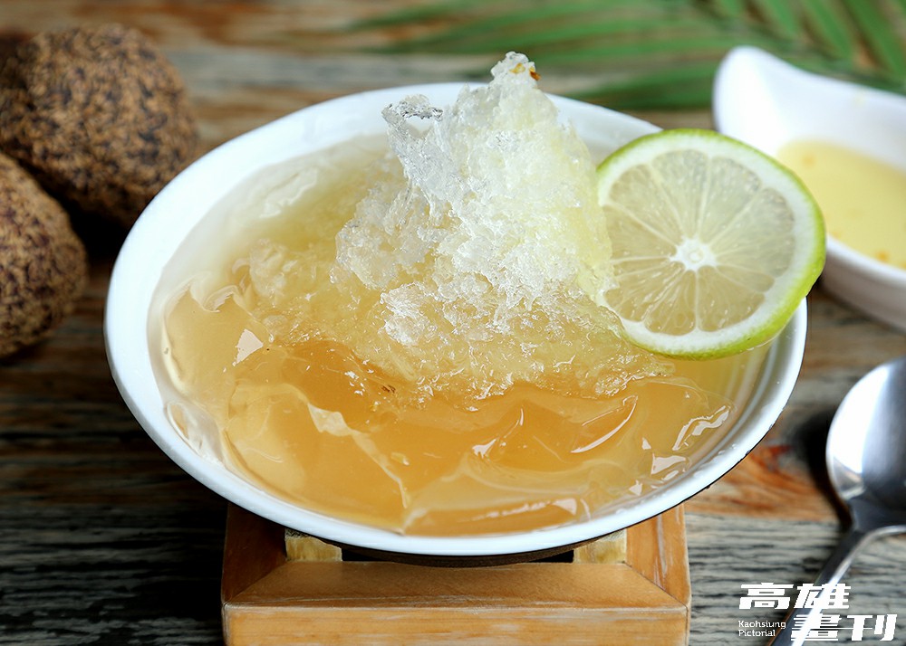 桂花檸檬愛玉使用野生的那瑪夏愛玉手洗製成,口感清涼滑溜,與桂花蜜及檸檬相當速配。(攝影/Carter) 桂花檸檬愛玉使用野生的那瑪夏愛玉手洗製成,口感清涼滑溜,與桂花蜜及檸檬相當速配。(攝影/Carter)