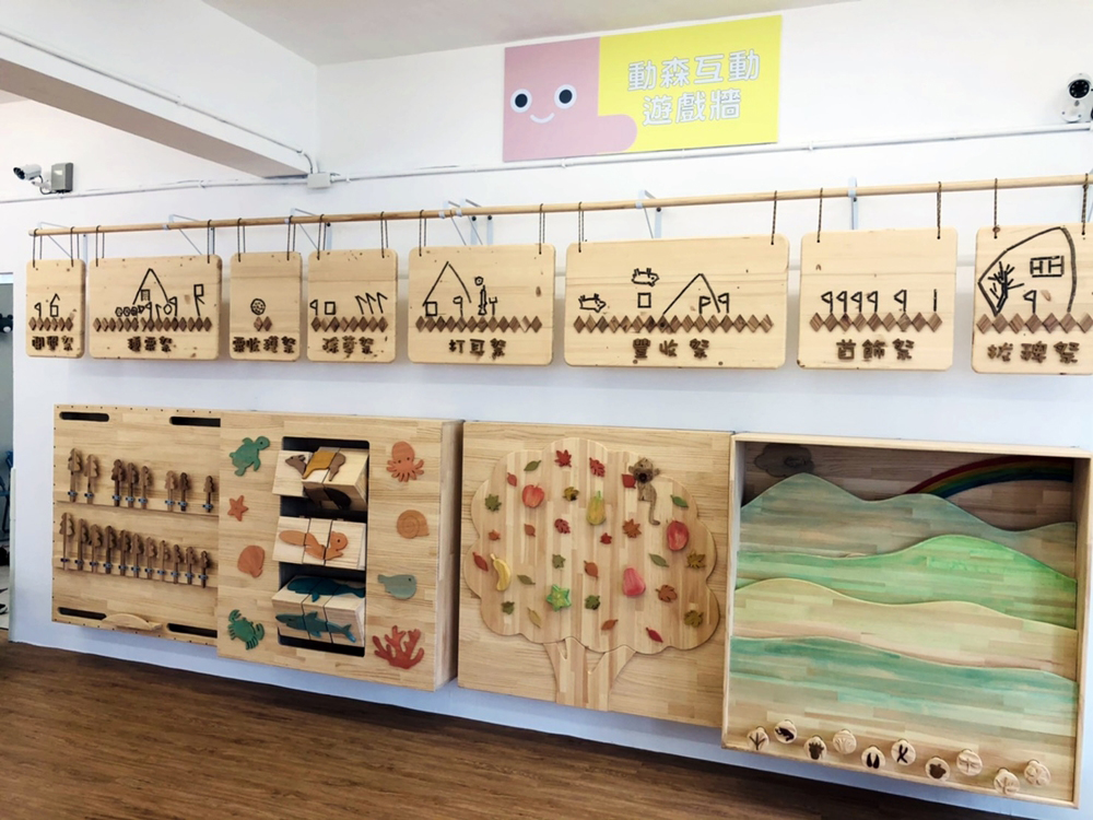 桃源親子館提供具原民色彩佈置及教遊具。(圖片提供/高市府社會局兒童褔利服務中心) 桃源親子館提供具原民色彩佈置及教遊具。(圖片提供/高市府社會局兒童褔利服務中心)