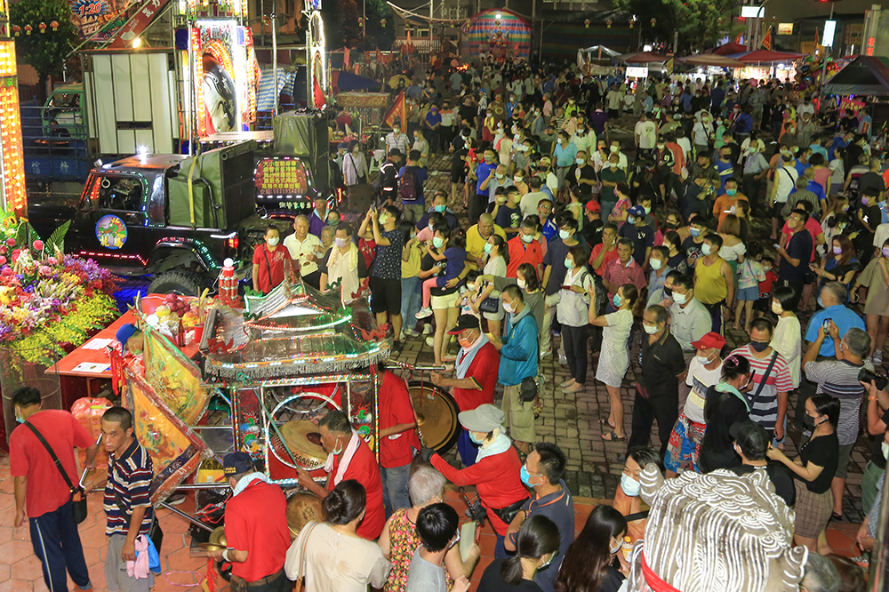 傳統「神豬羊角大賽」以豬羊牲禮奉祭義民爺，獲勝者成為當年祭典的主要供品。(圖片提供/高雄市褒忠義民廟)