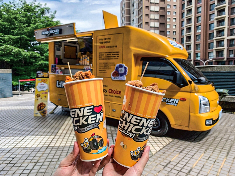 韓國知名炸雞品牌「NENE CHICKEN」推出韓國風味炸雞,保證讓哈韓的朋友們一吃鍾情。 (圖片提供/高市府觀光局) 韓國知名炸雞品牌「NENE CHICKEN」推出韓國風味炸雞,保證讓哈韓的朋友們一吃鍾情。 (圖片提供/高市府觀光局)