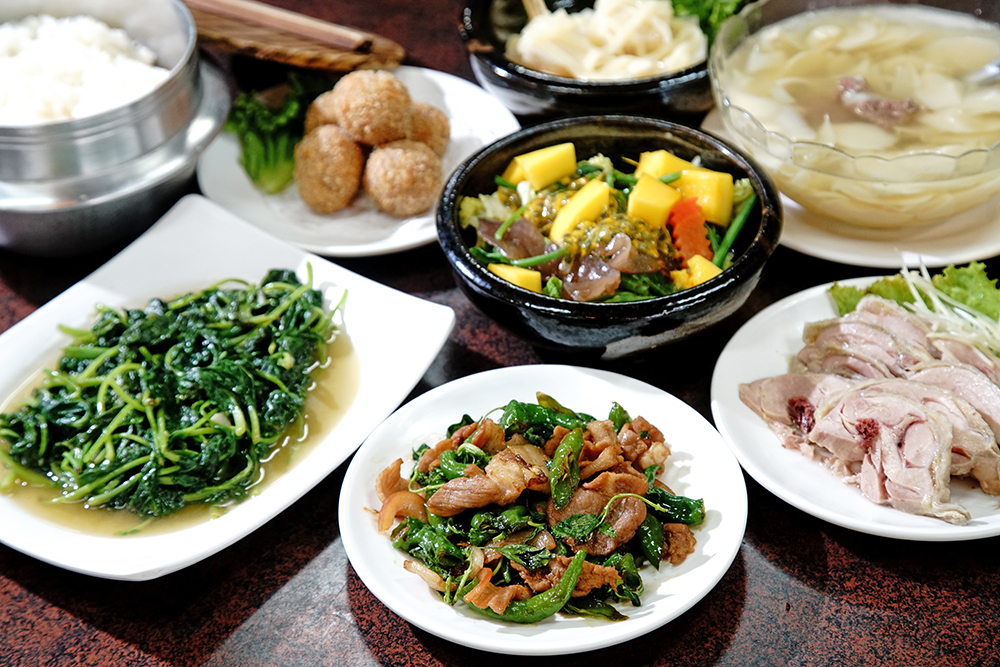 皇都飯店使用從產地到餐桌的新鮮食材。 皇都飯店使用從產地到餐桌的新鮮食材。