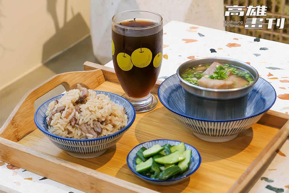入選米其林必比登推介的「米院子油飯」，以招牌的麻油鴨肉油飯讓人一試難忘。(攝影/李瑰嫻)