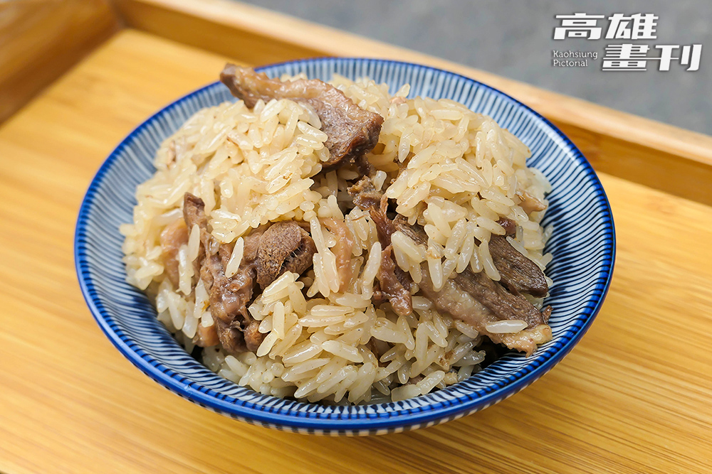米院子油飯的招牌為麻油風味的鴨肉油飯，樸實但風味十足。(攝影/李瑰嫻)