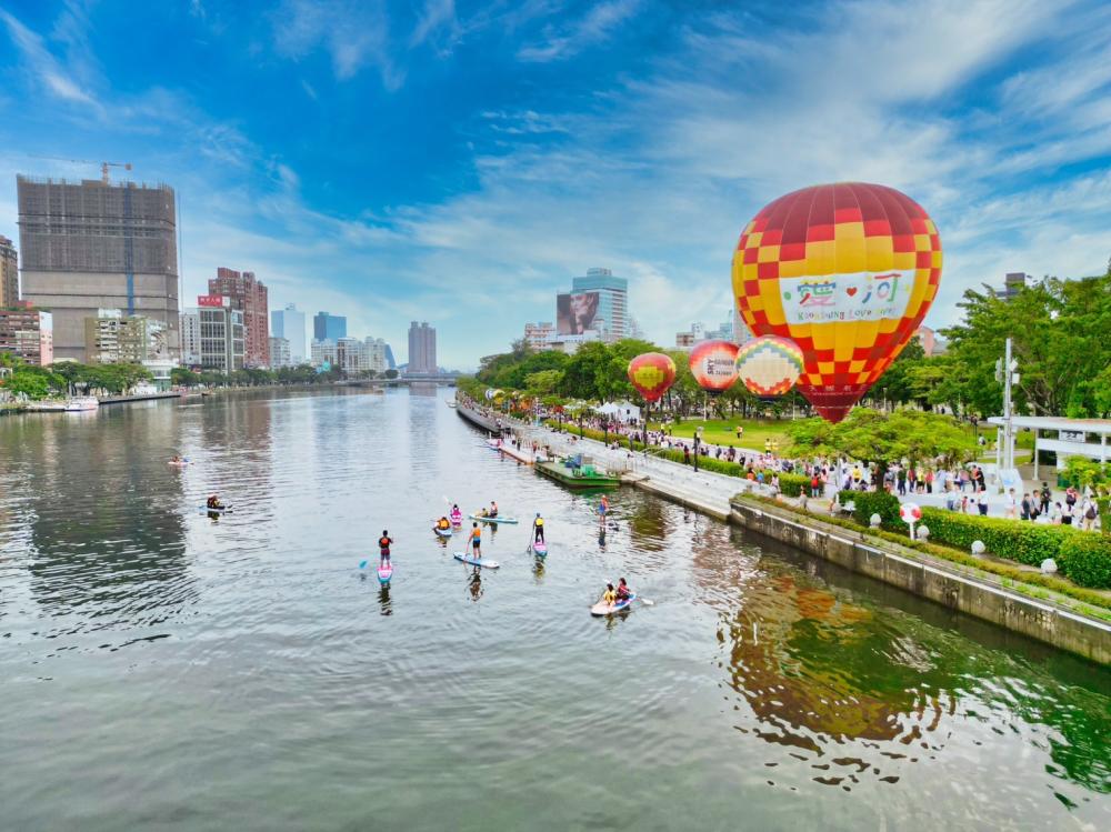 愛河沿線非民航機航道,想要從空中看愛河,熱氣球繫留將成為最具魅力的觀光體驗。(圖片提供/高市府觀光局) 愛河沿線非民航機航道,想要從空中看愛河,熱氣球繫留將成為最具魅力的觀光體驗。(圖片提供/高市府觀光局)