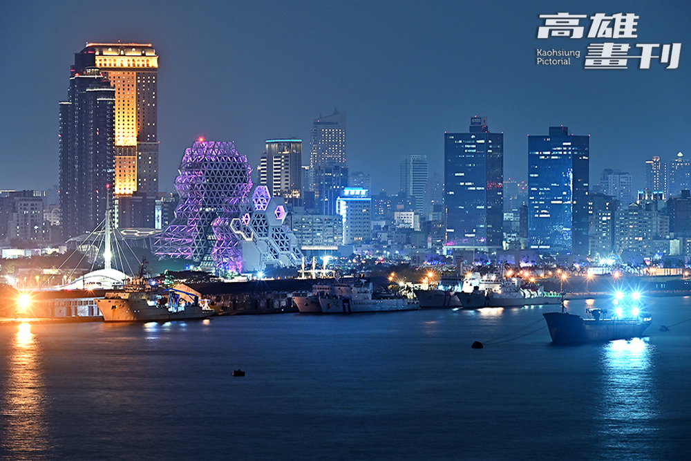 海洋首都高雄夜晚的魅力,就從夜遊高雄與海同行精彩遊程開啟。(攝影/Carter) 海洋首都高雄夜晚的魅力,就從夜遊高雄與海同行精彩遊程開啟。(攝影/Carter)