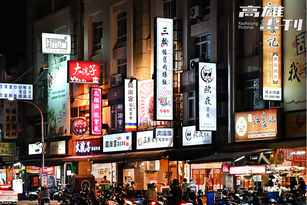 高科大周邊美食店家林立，每逢用餐時間總是人潮滿滿。(攝影/Carter)