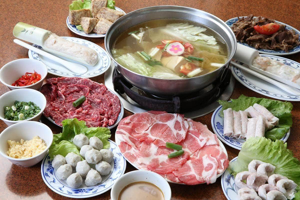 天天沙茶火鍋高湯以黑豬大骨熬煮而成,加上扁魚酥湯底,湯頭愈煮愈香。 (圖片提供/汕頭天天沙茶火鍋) 天天沙茶火鍋高湯以黑豬大骨熬煮而成,加上扁魚酥湯底,湯頭愈煮愈香。 (圖片提供/汕頭天天沙茶火鍋)