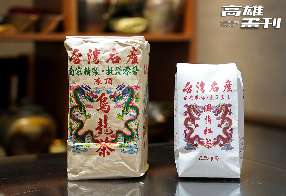 林東献的「新舊並呈」美學不僅運用在建築上,也表現在茶葉包裝上,重新繪製早期臺灣茶葉包裝上的圖騰,運用於創新的胭脂紅茶外包裝,變成極具臺灣味的禮品。(攝影/Cindy Lee) 林東献的「新舊並呈」美學不僅運用在建築上,也表現在茶葉包裝上,重新繪製早期臺灣茶葉包裝上的圖騰,運用於創新的胭脂紅茶外包裝,變成極具臺灣味的禮品。(攝影/Cindy Lee)