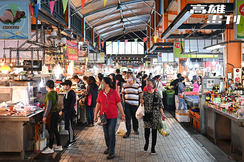 高雄關帝廟(武廟)形成一處廟口文化市集。(攝影/Carter) 高雄關帝廟(武廟)形成一處廟口文化市集。(攝影/Carter)