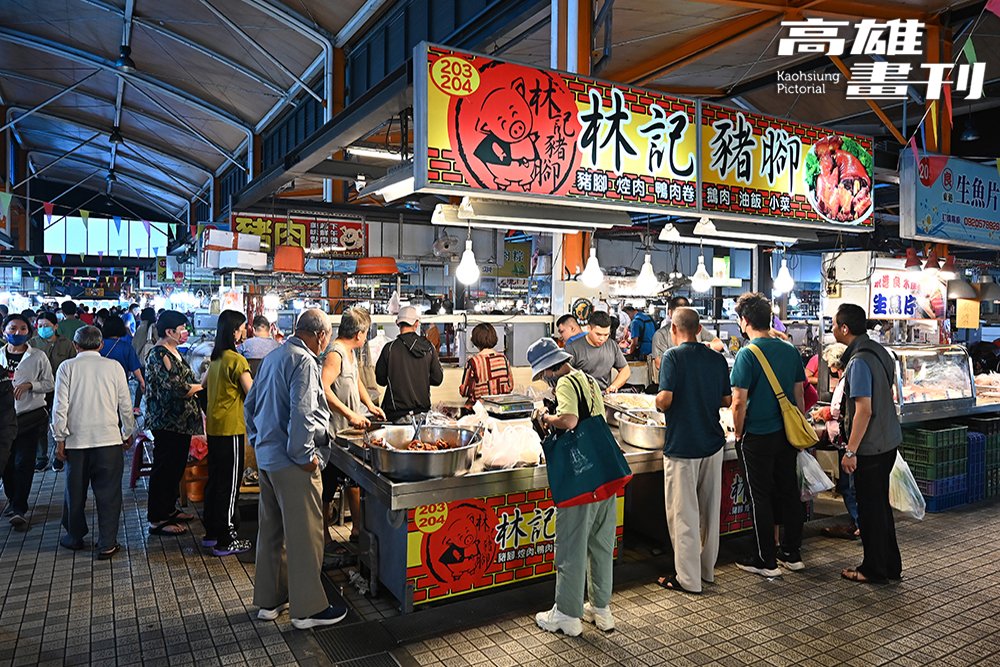 由於鄰近高雄關帝廟,市場小吃也是進香客打牙祭的好去處。(攝影/Carter) 由於鄰近高雄關帝廟,市場小吃也是進香客打牙祭的好去處。(攝影/Carter)