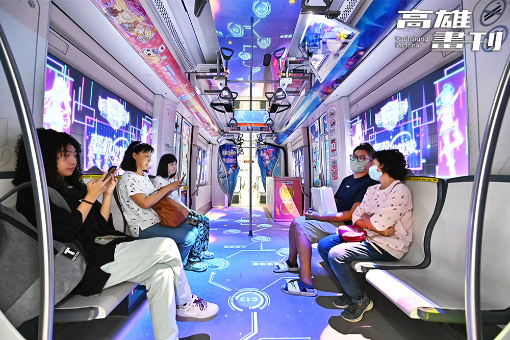 沿線共設置38座車站,串聯醫療服務、休閒遊憩、高密度住商中心及捷運鐵道等交通重要旅次站點,並可透過捷運紅橘線、台鐵及YouBike相互轉乘。(攝影/Carter) 沿線共設置38座車站,串聯醫療服務、休閒遊憩、高密度住商中心及捷運鐵道等交通重要旅次站點,並可透過捷運紅橘線、台鐵及YouBike相互轉乘。(攝影/Carter)
