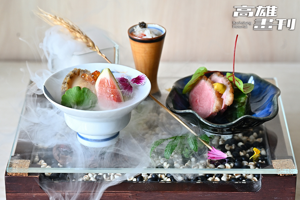 年菜套餐的「迎賓開胃小品」,包含點綴頂級大白鱘貝魯嘉魚子醬的鱈場蟹山藥細麵、搭配鮮果與梅子醋的磯煮鮑魚、以及合鴨大蔥,擺盤如同精巧藝品。(攝影/Carter) 年菜套餐的「迎賓開胃小品」,包含點綴頂級大白鱘貝魯嘉魚子醬的鱈場蟹山藥細麵、搭配鮮果與梅子醋的磯煮鮑魚、以及合鴨大蔥,擺盤如同精巧藝品。(攝影/Carter)