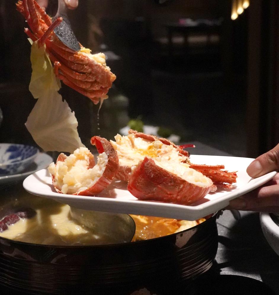 覓奇頂級日式火鍋供應新鮮海產及肉品,涮過就能嘗到食材的原始美味。(圖片提供/覓奇餐飲集團) 覓奇頂級日式火鍋供應新鮮海產及肉品,涮過就能嘗到食材的原始美味。(圖片提供/覓奇餐飲集團)
