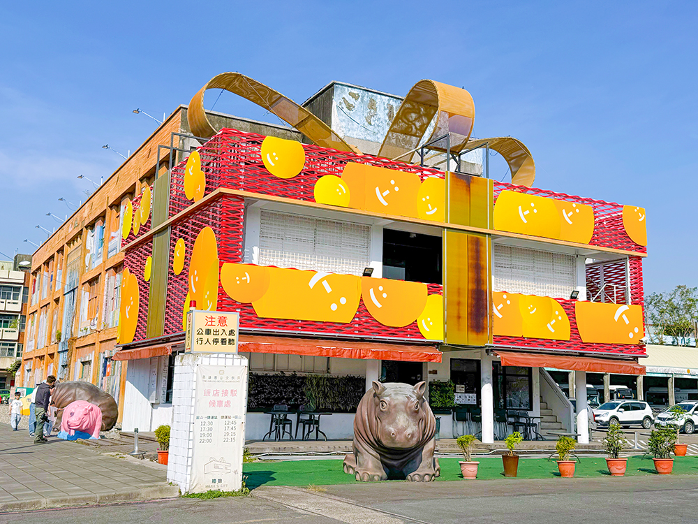 禮物藝術餐廳也可發現黃色角落。(圖片提供/高雄市政府觀光局) 禮物藝術餐廳也可發現黃色角落。(圖片提供/高雄市政府觀光局)