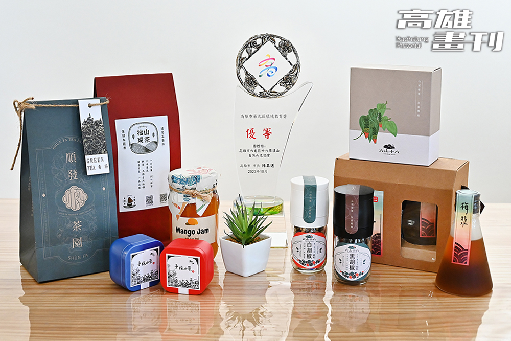 十八羅漢山自然人文協會推出自有文創品牌「六山十八」,為六龜在地小農、商家行銷優質產品。(攝影/Carter) 十八羅漢山自然人文協會推出自有文創品牌「六山十八」,為六龜在地小農、商家行銷優質產品。(攝影/Carter)