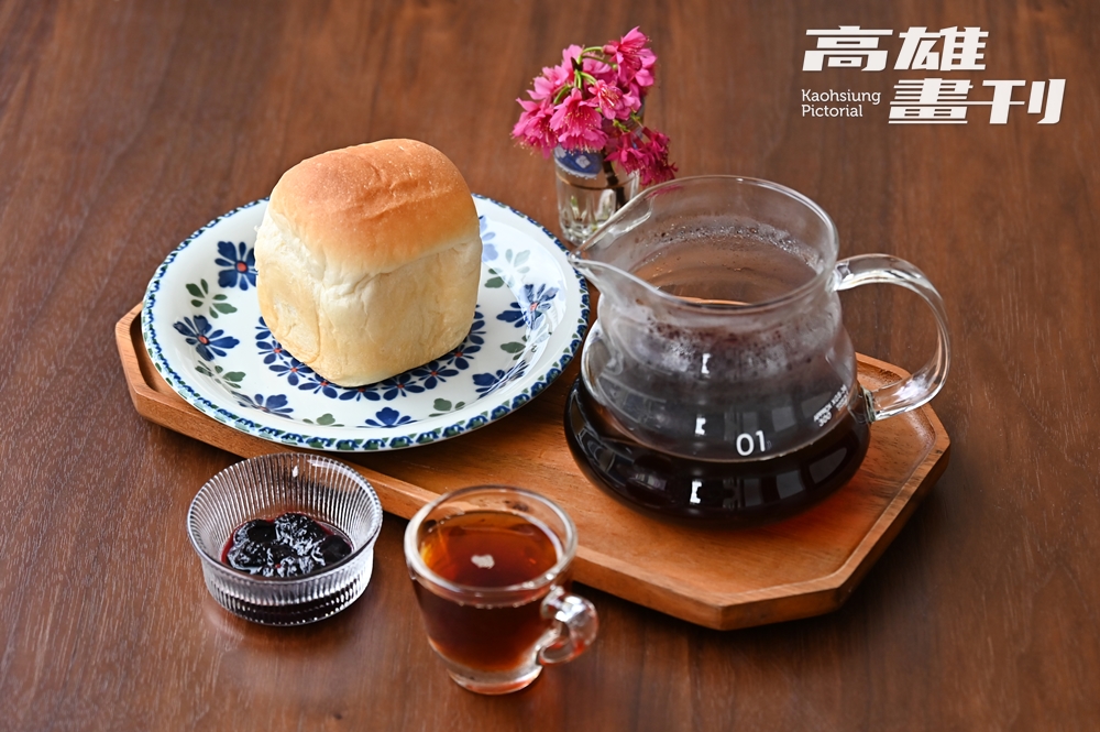 桃源復興部落青年黃槿文、謝瑜璇自創品牌漓咖啡Li Coffee,進駐古色古香的洪稇源商號。(攝影/Carter) 桃源復興部落青年黃槿文、謝瑜璇自創品牌漓咖啡Li Coffee,進駐古色古香的洪稇源商號。(攝影/Carter)