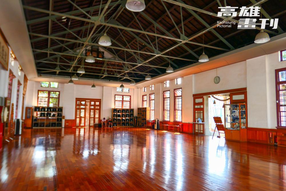 武德殿原為高雄州警察署所使用的道館，宏偉武館提供民眾練習劍道，定期舉辦祈願祭等活動。(攝影/李瑰嫻)