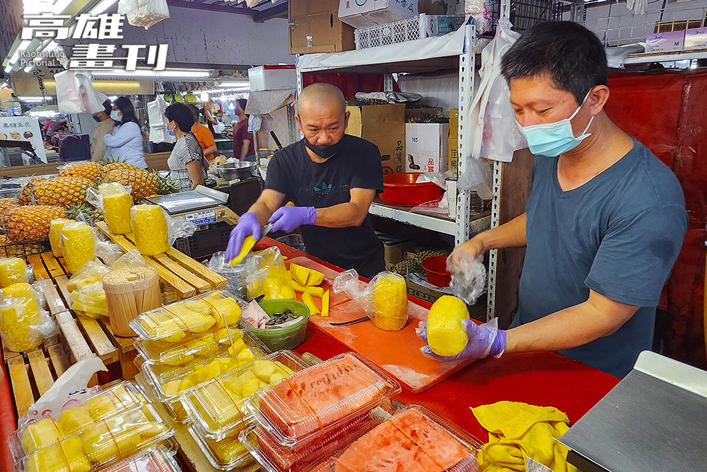 和老闆聊聊食材與產地的故事，體驗傳統市場獨有的人情味。(攝影/李瑰嫻 )