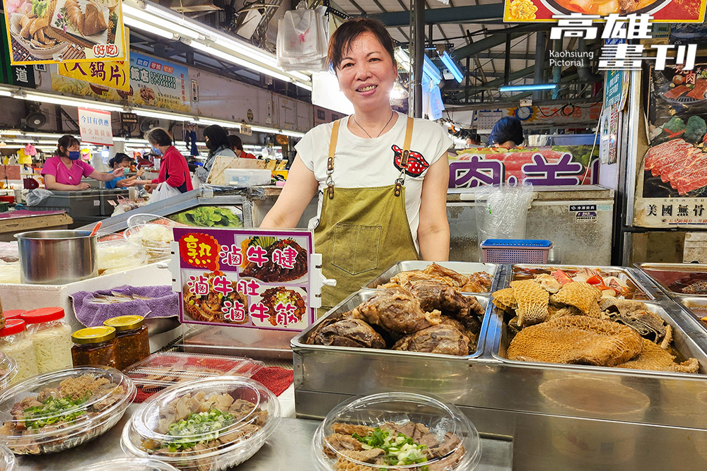 自由黃昏市場內熟食攤位眾多。(攝影/李瑰嫻 )