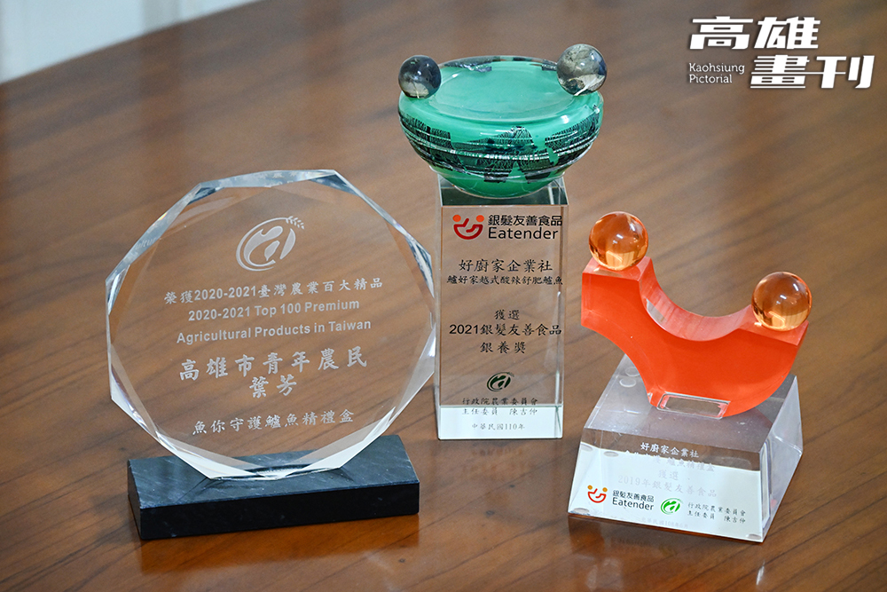 獲選為第五屆百大青農的葉芳，所開發的鱸魚產品也多次得獎。(攝影/Carter)
