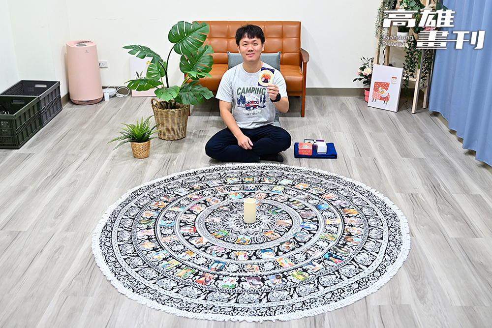 林家宇以保送方式進入大學,他在高中已修完所有學科,因此將精力轉向社團,從而為現今的工作奠定了基礎。 (攝影/Carter) 林家宇以保送方式進入大學,他在高中已修完所有學科,因此將精力轉向社團,從而為現今的工作奠定了基礎。 (攝影/Carter)