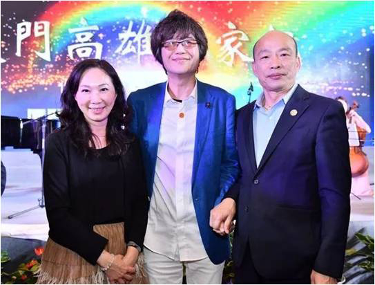 楊慕與市長暨市長夫人合影。 楊慕與市長暨市長夫人合影。