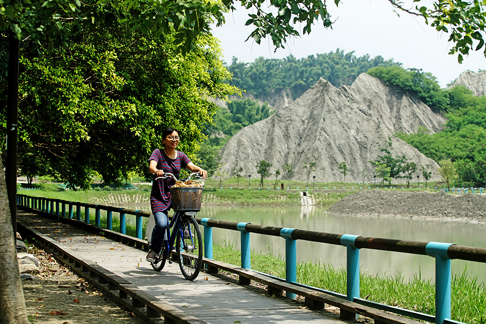 進入玉池環湖步道,可步行,也能單車漫遊。 進入玉池環湖步道,可步行,也能單車漫遊。