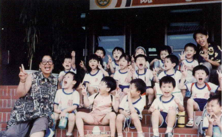 從事幼教多年的謝麗娥,常與孩童們開懷大笑。