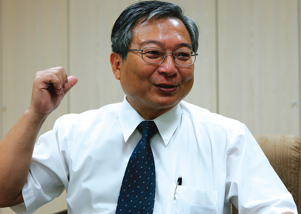 莊松榮製藥廠執行副總經莊孝武先生。
