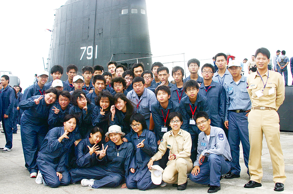 海軍艦隊指揮部不時舉辦研習營,供學員參觀軍艦。