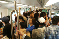 高雄捷運通車,不到三週試乘人潮已突破3百萬人次。(攝影 / 鮑忠暉) 高雄捷運通車,不到三週試乘人潮已突破3百萬人次。(攝影 / 鮑忠暉)