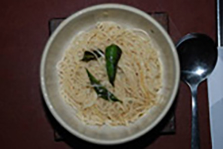 御書房苦茶油麵線是店家招牌。(圖/郭力睿攝) 御書房苦茶油麵線是店家招牌。(圖/郭力睿攝)