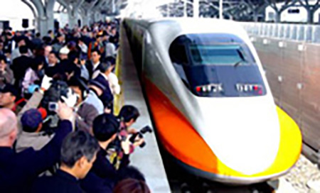 高鐵通車將全台打造成一日生活圈，是交通史上的重大里程碑。（圖/張忠義攝）