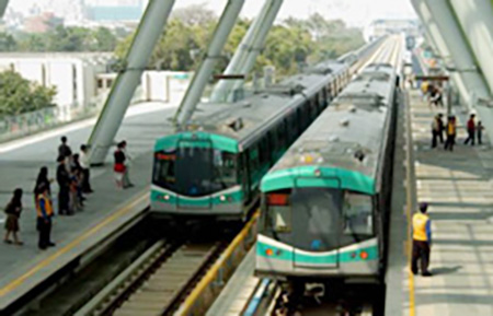 高捷紅線和即將通車的橘線，也在高雄市便捷交通網絡的建構中，扮演舉足輕重的角色。（圖/張忠義攝）