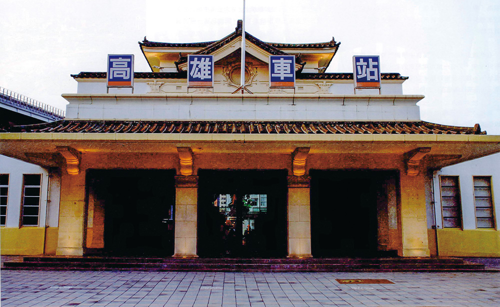 如今的舊高雄火車站已往東南方移動了82公尺，改名為「高雄願景館」。（圖/郭力睿攝）
