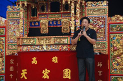 天宏園的掌門人葉勢宏,拜在《小西園掌中劇團》門下,深研掌中藝術。(圖/侯志勇攝) 天宏園的掌門人葉勢宏,拜在《小西園掌中劇團》門下,深研掌中藝術。(圖/侯志勇攝)