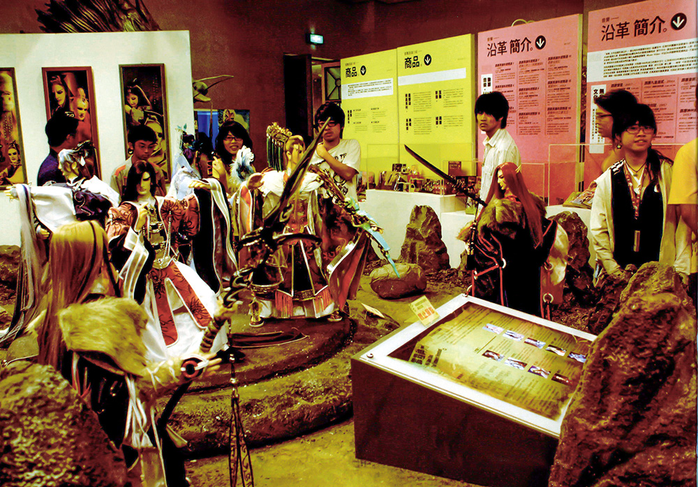 展演場中的布袋戲場景栩栩如生,是目光聚焦之處。(圖/侯志勇攝) 展演場中的布袋戲場景栩栩如生,是目光聚焦之處。(圖/侯志勇攝)