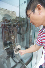 大五金藝術造街紀念幣，可自己親手打造。(圖/吳欣穎攝)