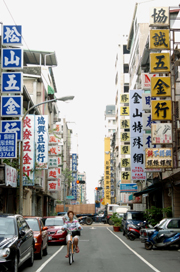 過去五金街是以經營機械馬達、空油壓為主，是產業研發的智慧結晶，名氣響亮到國外。(圖/張忠義攝)