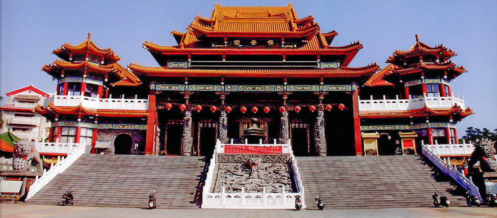 金獅湖保安宮為現今台灣第一座最具有神教建築風格的廟宇。(圖/侯志勇攝) 金獅湖保安宮為現今台灣第一座最具有神教建築風格的廟宇。(圖/侯志勇攝)
