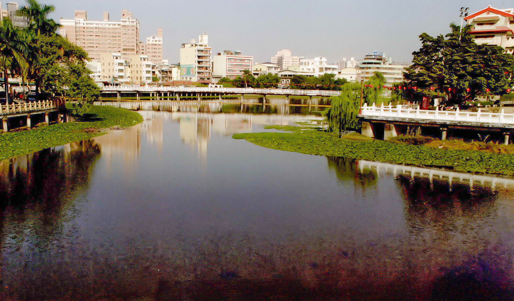水工處計劃新建一個閘門,可以同時控制進出水,保持水位又更新水質。(圖/侯志勇攝) 水工處計劃新建一個閘門,可以同時控制進出水,保持水位又更新水質。(圖/侯志勇攝)
