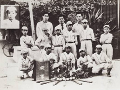 1949年高雄市第1屆少年棒球大會,旗津隊優勝後合影留念。(圖/高雄市立歷史博物館提供) 1949年高雄市第1屆少年棒球大會,旗津隊優勝後合影留念。(圖/高雄市立歷史博物館提供)
