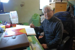 高齡91歲的蕭長滾,一生與棒球結下不解之緣。(圖/孫銘鍾攝) 高齡91歲的蕭長滾,一生與棒球結下不解之緣。(圖/孫銘鍾攝)