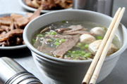 楊家豬舌冬粉沒有招牌,卻總是高朋滿座,是正港內行人的美味。(圖/楊為仁攝) 楊家豬舌冬粉沒有招牌,卻總是高朋滿座,是正港內行人的美味。(圖/楊為仁攝)