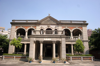 此為苓東路的陳中和舊宅,現為陳中和紀念館。(圖/黃昱貴攝) 此為苓東路的陳中和舊宅,現為陳中和紀念館。(圖/黃昱貴攝)
