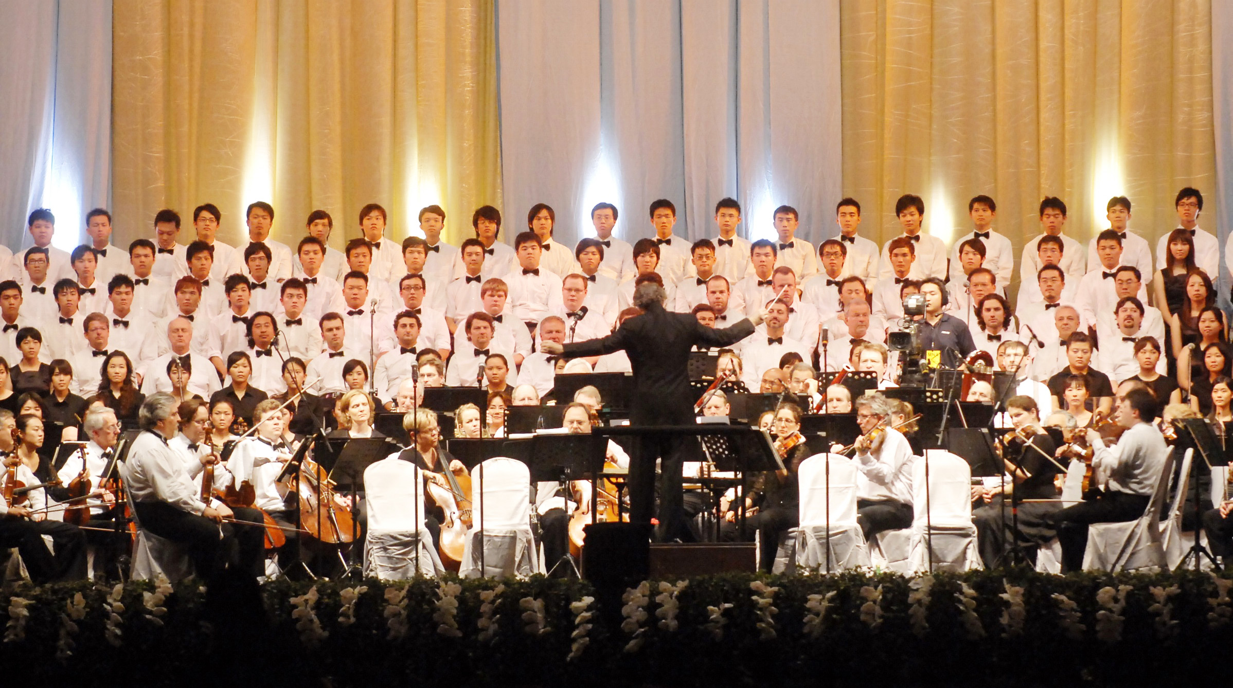 5月20日世運會主場館落成音樂會上,匹茲堡交響樂團、維也納國家歌劇院的世界級演出,預祝高雄世運會圓滿成功。(圖/高雄畫刊編輯部提供) 5月20日世運會主場館落成音樂會上,匹茲堡交響樂團、維也納國家歌劇院的世界級演出,預祝高雄世運會圓滿成功。(圖/高雄畫刊編輯部提供)